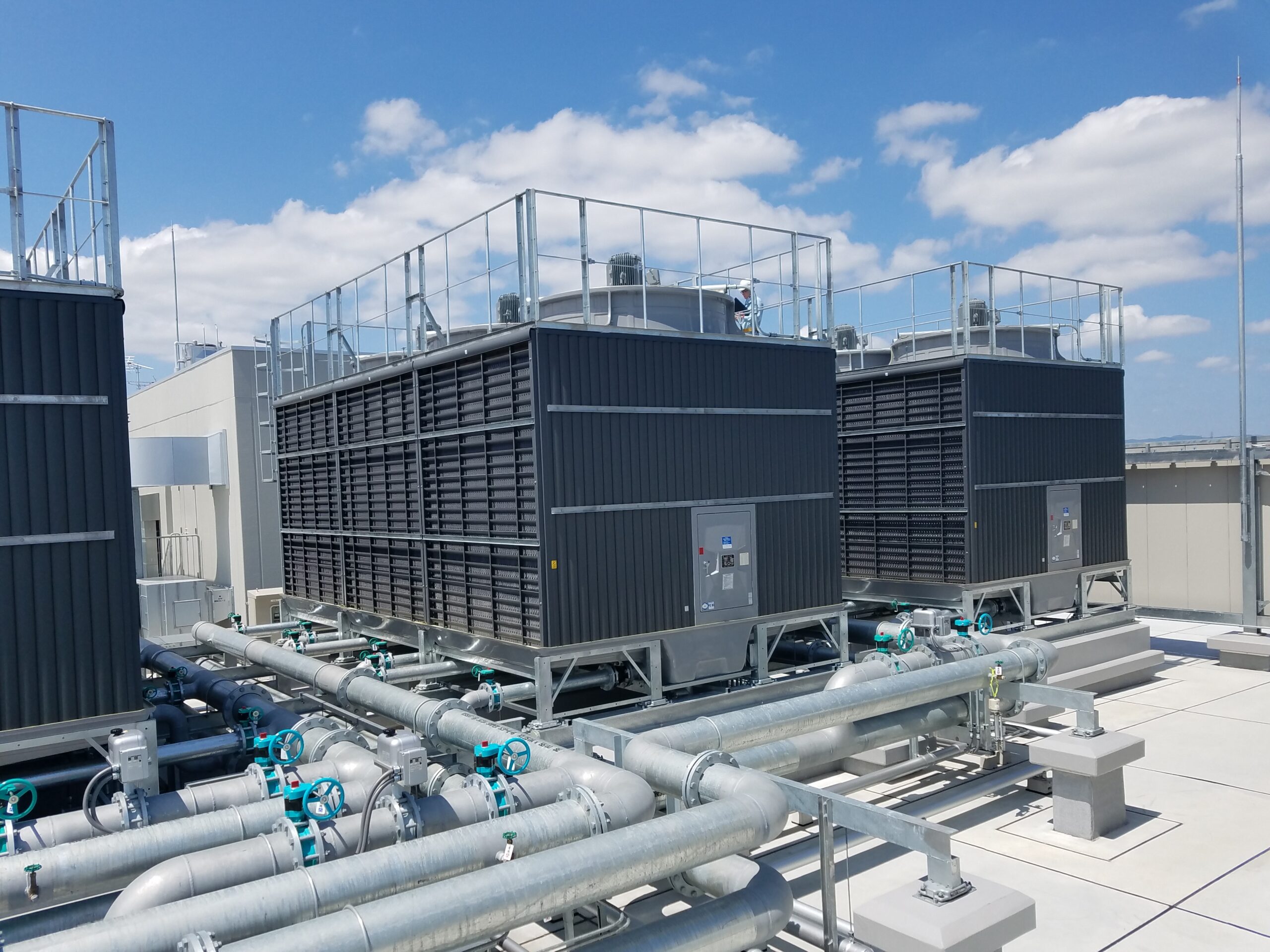 空調設備で使われる冷却塔の仕組みと構造│冷却塔大学 