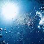 水中の泡の写真